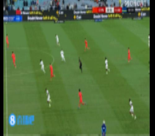 王鈺棟中圈拉拽對(duì)手戰(zhàn)術(shù)犯規(guī)，第30分鐘染黃