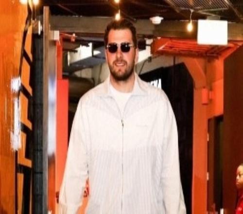 回歸主場(chǎng)！湖人官推曬賽前入場(chǎng)照：到達(dá)現(xiàn)場(chǎng)