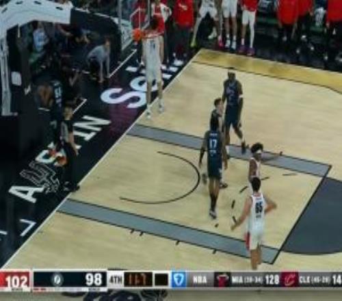 揚(yáng)布拉德好傳！楊瀚森籃下強(qiáng)起2+1殺死比賽！下半場6中6了！