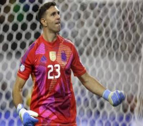 大馬?。何覀兿掳雸?chǎng)踢得缺乏強(qiáng)度帕尼切利受傷令我們痛心