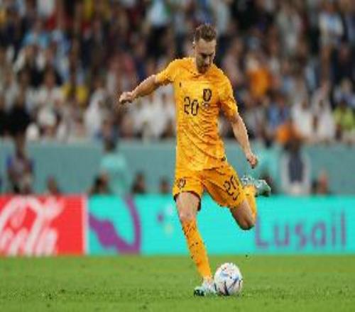 庫普梅納斯：踢偽邊鋒的戰(zhàn)術(shù)非常適合我，很高興得到了教練的信任