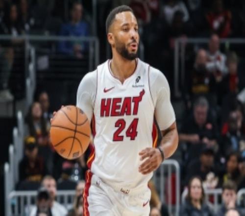 穩(wěn)定輸出！鮑威爾10投5中&罰球3中3得15分3板2助1帽正負(fù)值12