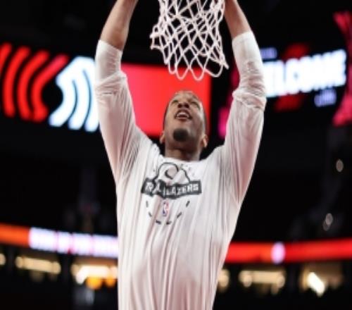 助攻小楊價(jià)值千金！揚(yáng)布拉德12中9&三分4中3砍下34分6板3助