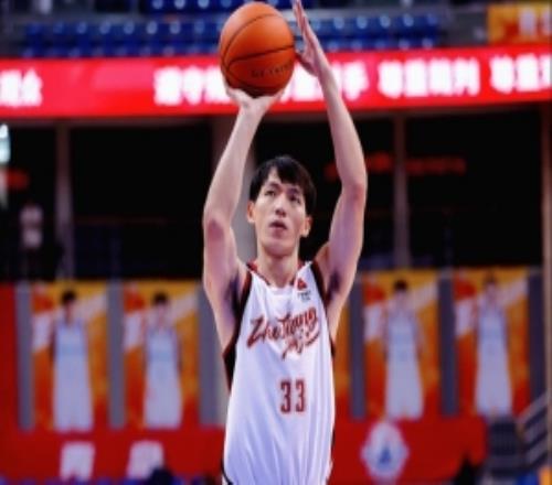 一次出手都沒有！吳前半場出戰(zhàn)不到10分鐘沒有得分但拿到1板5助