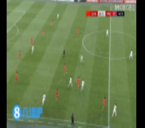 朝鲜U23断球反击，禁区内在鲍世蒙补防下倒地，裁判无表示