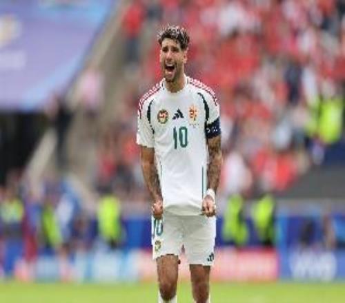 匈牙利主帥：我沒管斯洛特讓索博踢邊后衛(wèi)，他也別管我是否輪休