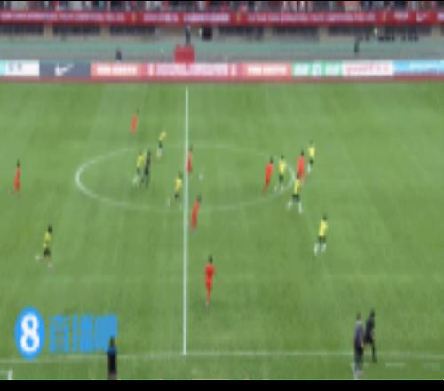 苗潤(rùn)東單挑對(duì)手防線打門被擋！楊銘銳包抄破門，U19國(guó)足先下一城
