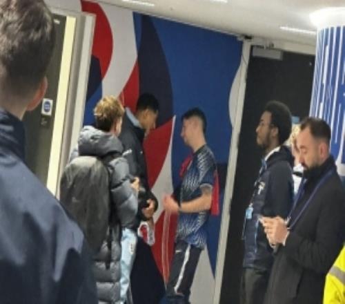 英格蘭vs烏拉圭賽后，貝林厄姆與巴爾韋德在混合采訪區(qū)聊天