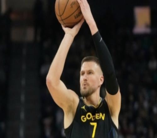 波津：年輕人跟著老將能學(xué)很多東西我早期就是模仿甜瓜的中距離