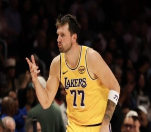 炸裂！东契奇最近5场场均41.8分6.6板5.4助3.2断投篮命中率49.3%