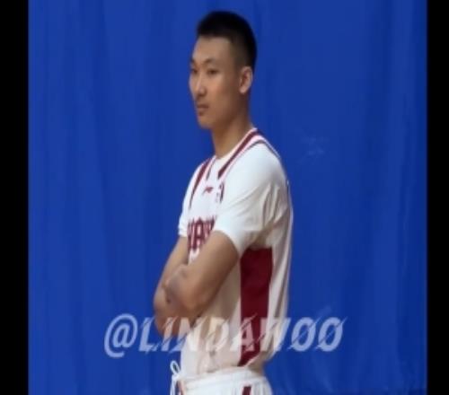 身披15号战袍！淡厚然身着山西球衣拍摄定妆照！