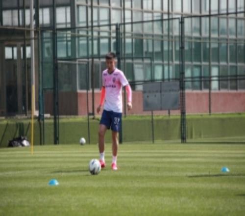 昔日少年之星董祥傷愈歸來征戰(zhàn)中冠重續(xù)足球夢想