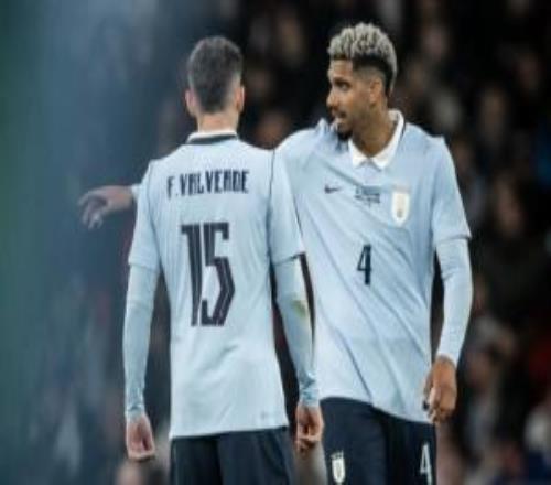 自豪！烏拉圭曬照：解釋下，300萬人口國家怎么培養(yǎng)出皇薩隊(duì)長