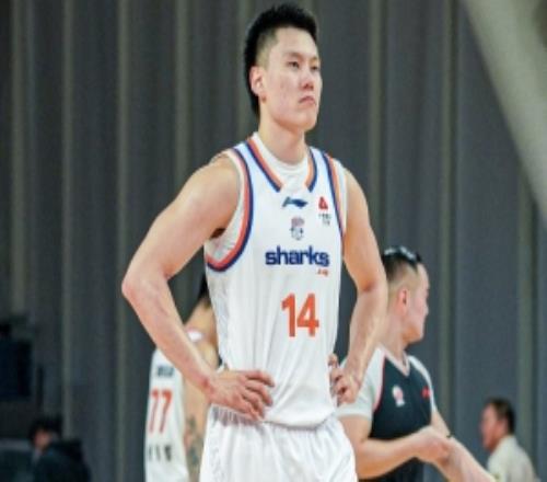 攻防都顶级！李弘权全场防守拉满出场37分钟拿16分3板3助2断