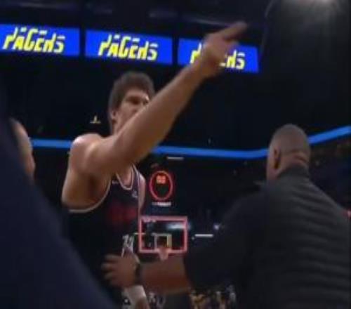 氣炸了！大洛賽后手指裁判貼臉發(fā)泄不滿表情猙獰情緒激動(dòng)！