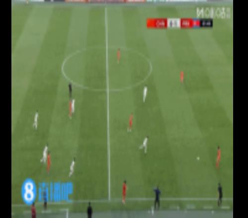 姚浩洋大腳傳到朝鮮球員腳上，被對方打出快速反擊