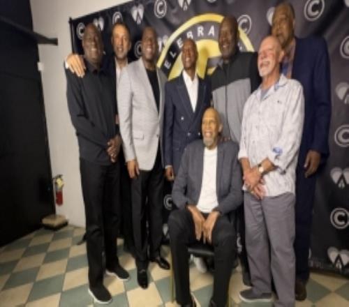 沃西曬為拜倫斯科特慶生照魔術(shù)師、天鉤、迪瓦茨到場(chǎng)