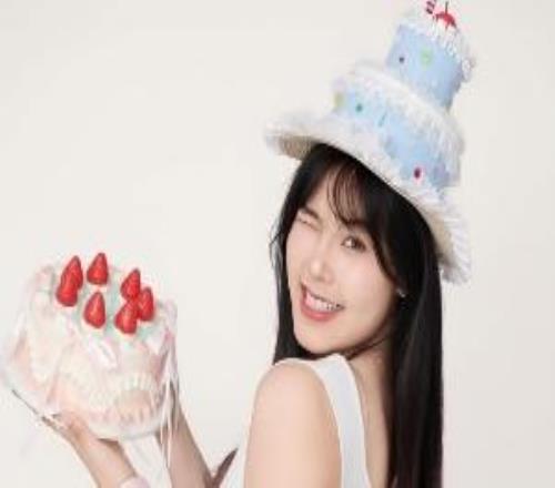 小寶超級(jí)美！李月汝曬照祝自己27歲生日快樂(lè)！