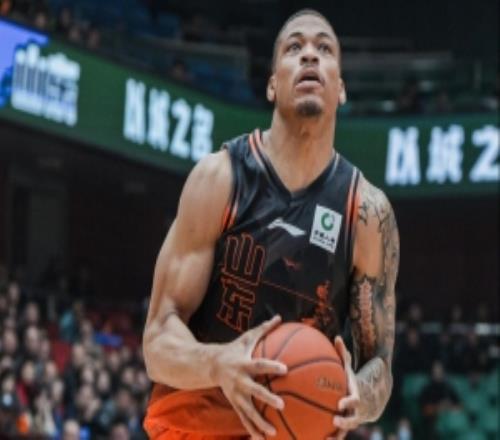 鲁媒：斯蒂尔高效约翰逊节奏好&能突破撕开防线琼斯大概率离队