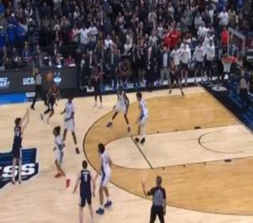 康大雙鬼躍起搶斷接Logo超遠(yuǎn)三分絕殺杜克！19分大逆轉(zhuǎn)晉級四強(qiáng)！