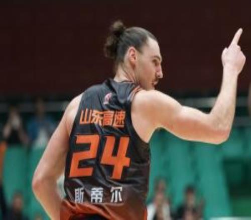 高效10中8砍下27分5板！解说：贝利斯蒂尔便宜还好使！