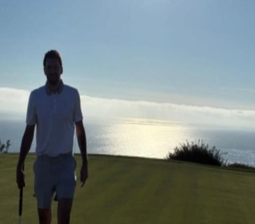 享受海景！東契奇更新IG再曬自己在海邊打高爾夫的動態(tài)