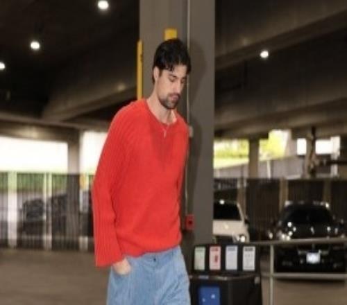 開拓者眾將入場穿搭：阿夫迪亞精致發(fā)型樂福小書包