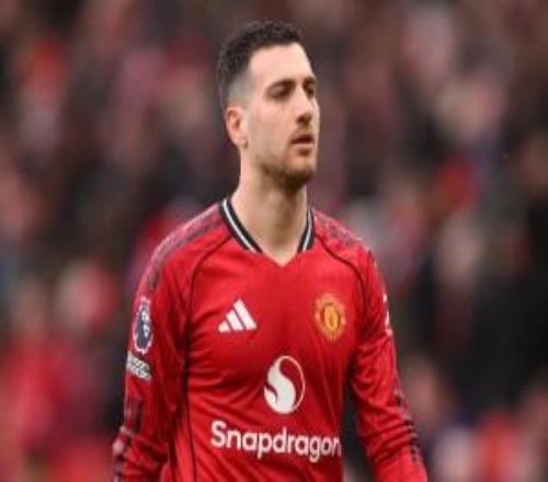 TA談曼聯后場球員合同情況：馬奎爾接近續約達洛特預計不會離隊