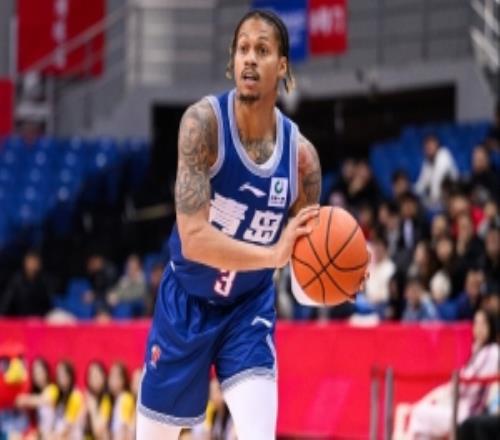 合力输出！约瑟夫杨20中13怒轰30分9助米奇10中6砍下21分12板