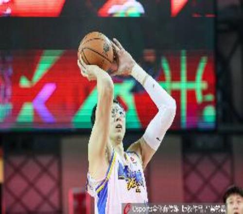 记者：春节前后的北京大不同之前是怕强力内线现在是怕跑轰