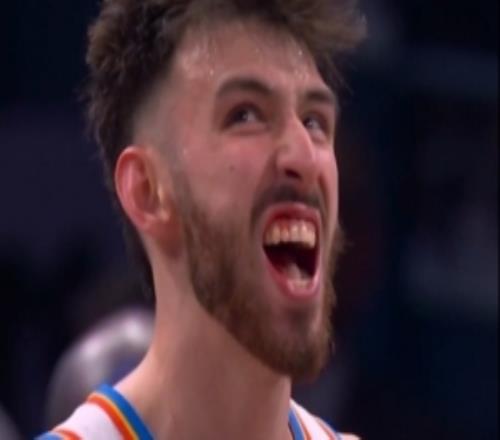 看著都疼！唐斯強(qiáng)攻手肘砸中切特面部被吹一級(jí)惡意犯規(guī)