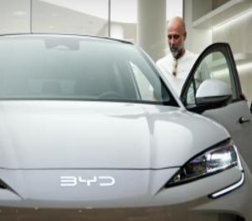 中國制造！瓜帥在巴塞羅那喜提新車比亞迪