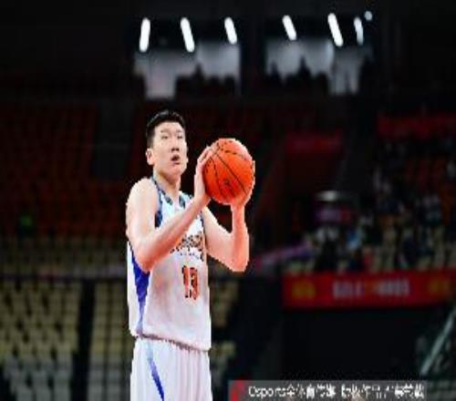 顶法尔太费劲了！李炎哲无运动战进球拼11板2帽&6前场板最后5犯