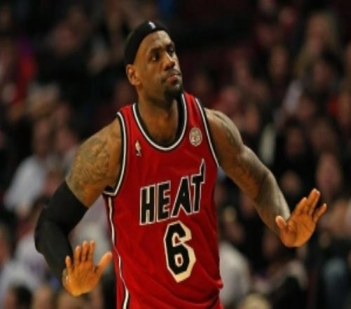 在家單挑扣碎籃板詹姆斯：那可是熱火詹無敵模式的勒布朗