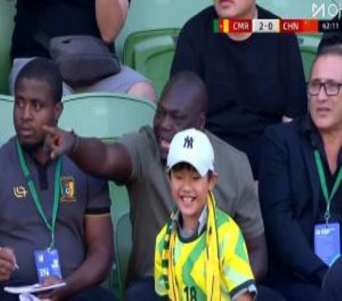 出離了憤怒！喀麥隆主帥被罰上看臺還不斷朝場內(nèi)指
