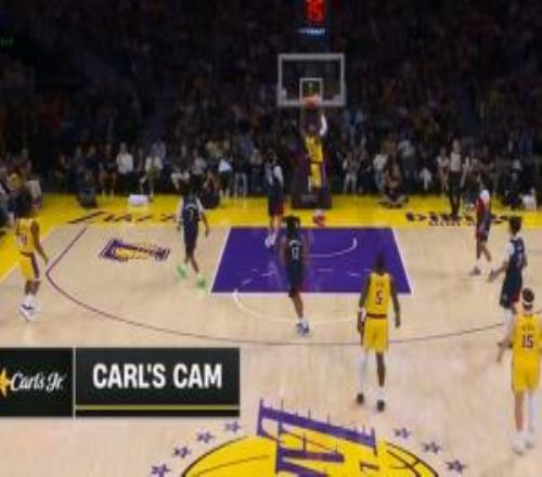 飛起來(lái)了！里夫斯超遠(yuǎn)長(zhǎng)傳詹姆斯高高躍起空接再砸扣！