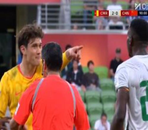 再造紅牌！拜合拉木反擊突進被拉倒，對手領到第二張黃牌被罰下