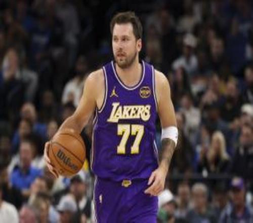 东契奇3月份场均37.2分最少出战15场球员中的历史第一