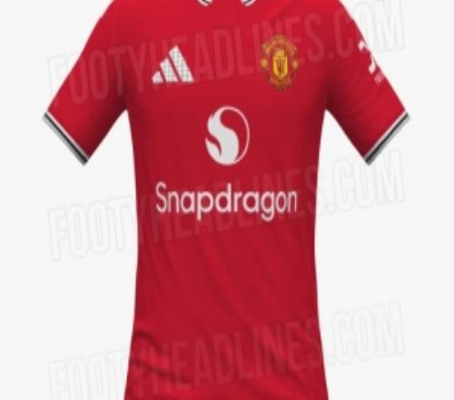 曼聯(lián)下賽季主場(chǎng)球衣諜照：衣領(lǐng)和袖口為條紋設(shè)計(jì)，致敬70年代球衣