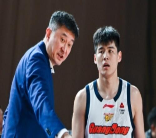 杜鋒：陳家政&王洪澤上一隊就打首發以前易建聯陳江華都是打替補