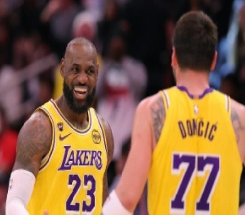 解说：湖人替补席太差让东契奇&詹姆斯加班希望艾顿季后赛再硬点