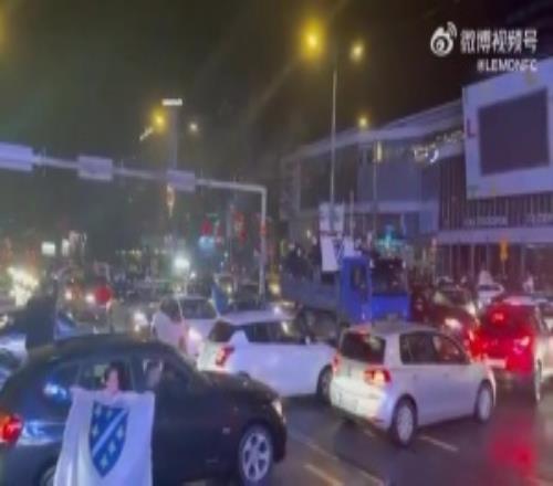 淘汰意大利晉級(jí)世界杯，波黑首都薩拉熱窩沸騰了