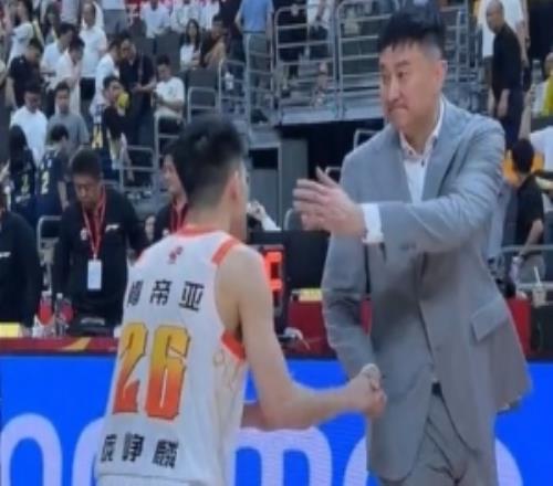 備受尊重！江蘇雙外援、龐崢麟、劉正清賽后專門找杜鋒握手致意