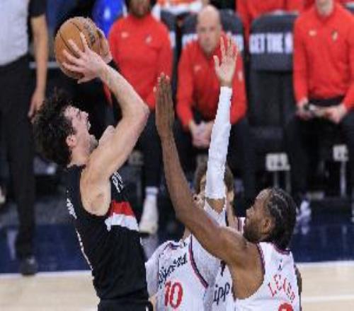 快船本赛季对阵开拓者21赛季倒数第二场双方还要打一场卡位战