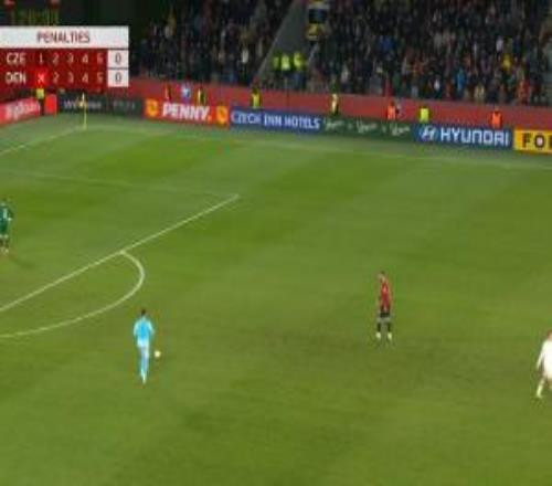 足球擊中橫梁重重彈出！霍伊倫點球大戰首個出場就失點！