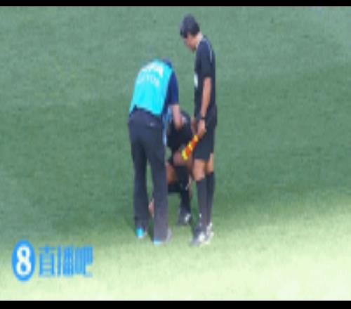 強(qiáng)度太高民主剛果對(duì)陣牙買加加時(shí)階段，主裁判腳抽筋被換下