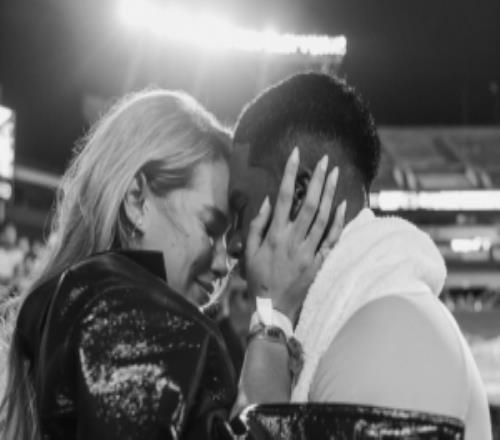 19歲恩德里克賽后與妻子擁吻，他造點+助攻幫助巴西隊取勝