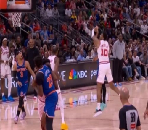 很值！布倫森造成三分犯規(guī)烏度卡挑戰(zhàn)成功取消犯規(guī)改判爭球