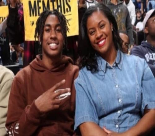 艾維曾說天主教很虛假但其母親是天主教大學(xué)的女籃教練