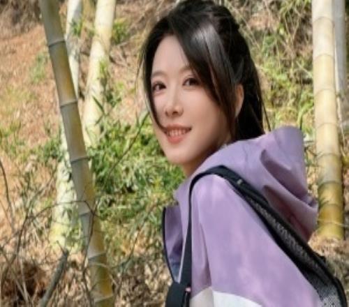 主持骆歆更博晒照：速度跟上我的节奏！周末跟我一起身披万龙甲，脚踩行川2